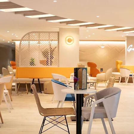 诺沃特蒙佩里尔酒店 酒店 4*