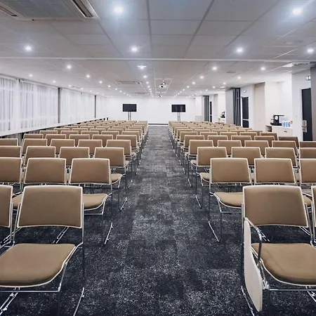 Novotel מלון 4*